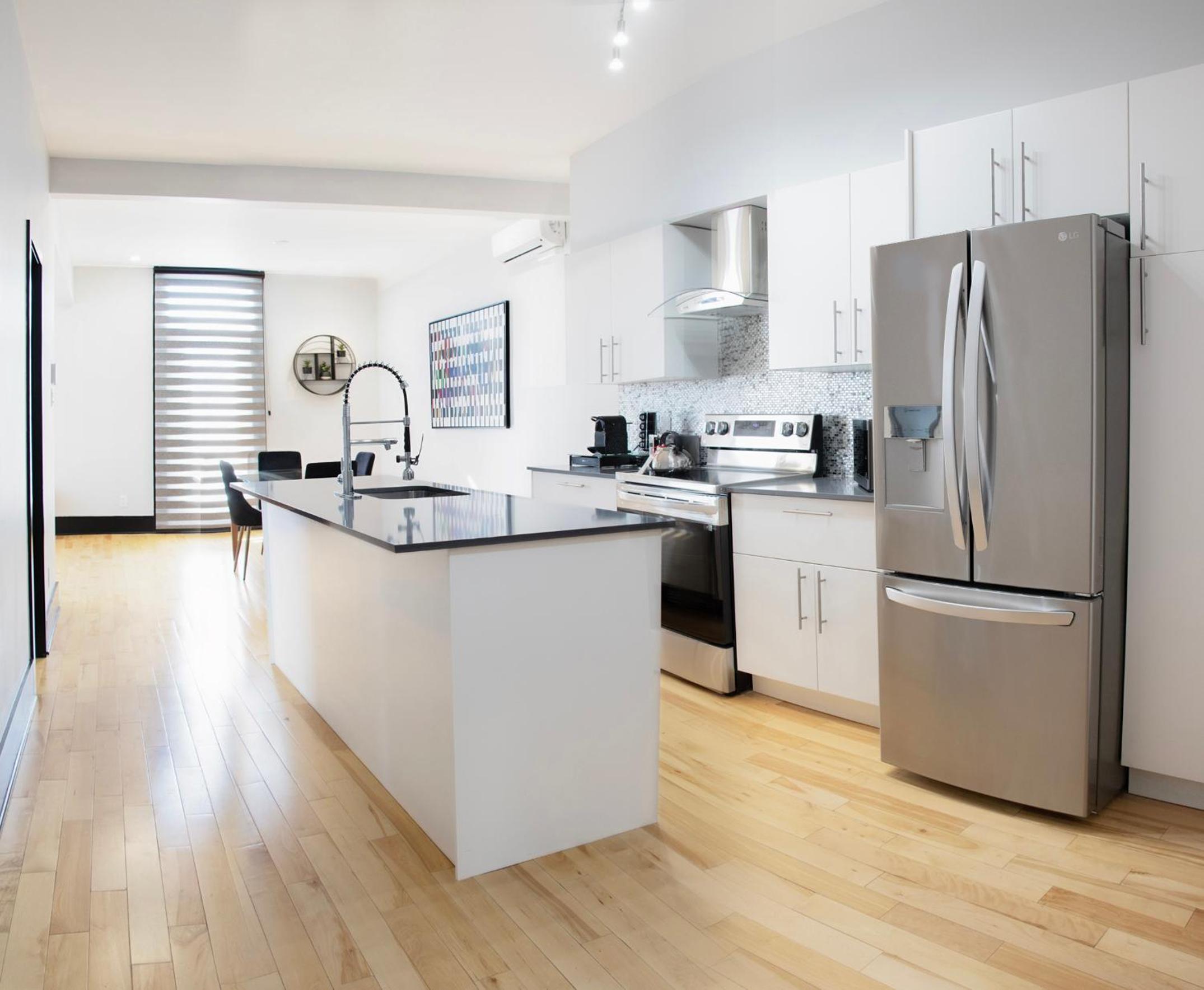 Eat, Explore & Enjoy Downtown Montreal at this Sleek City Escape located in Plateau Mont-Royal - Apt 4