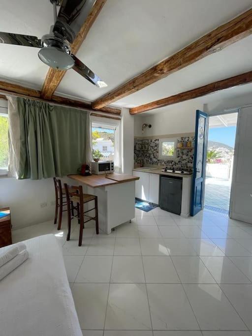 Marbnb Appartamenti Ponza Centro porto Casa Luisa photo 5