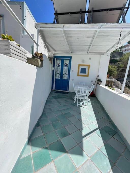 Marbnb Appartamenti Ponza Centro porto Casa Luisa photo 3