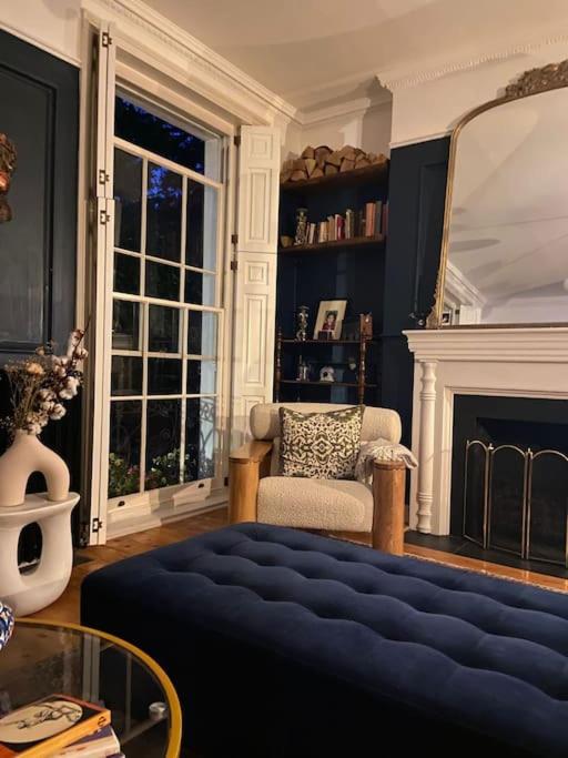 Gorgeous Grade II Listed Georgian House - Leafy Square Views - Central London