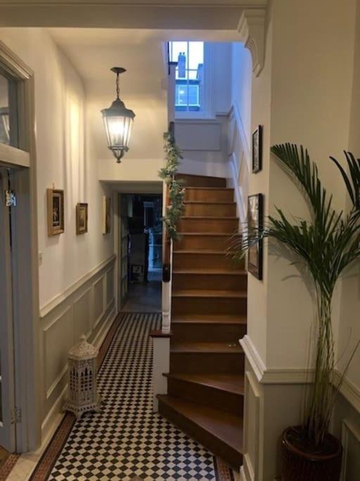 Gorgeous Grade II Listed Georgian House - Leafy Square Views - Central London