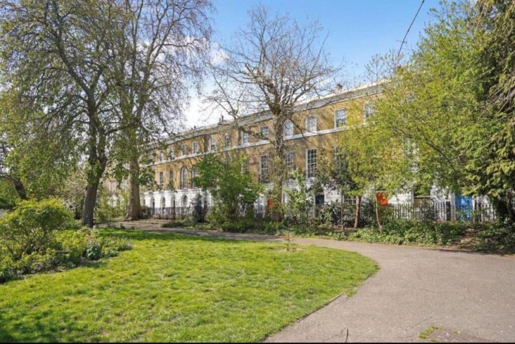 Gorgeous Grade II Listed Georgian House - Leafy Square Views - Central London