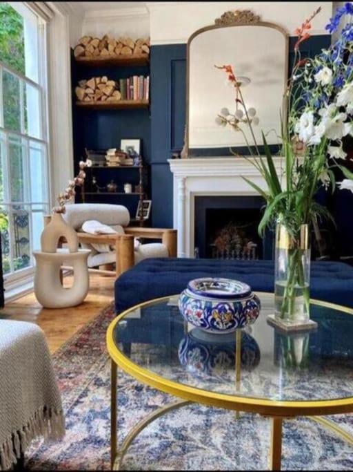 Gorgeous Grade II Listed Georgian House - Leafy Square Views - Central London