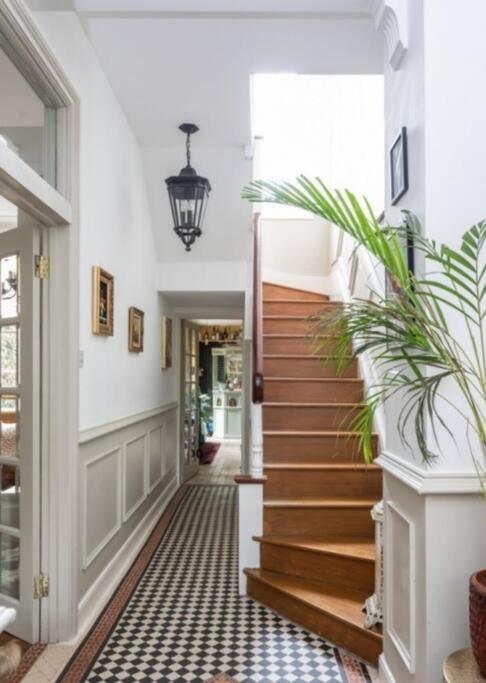 Gorgeous Grade II Listed Georgian House - Leafy Square Views - Central London