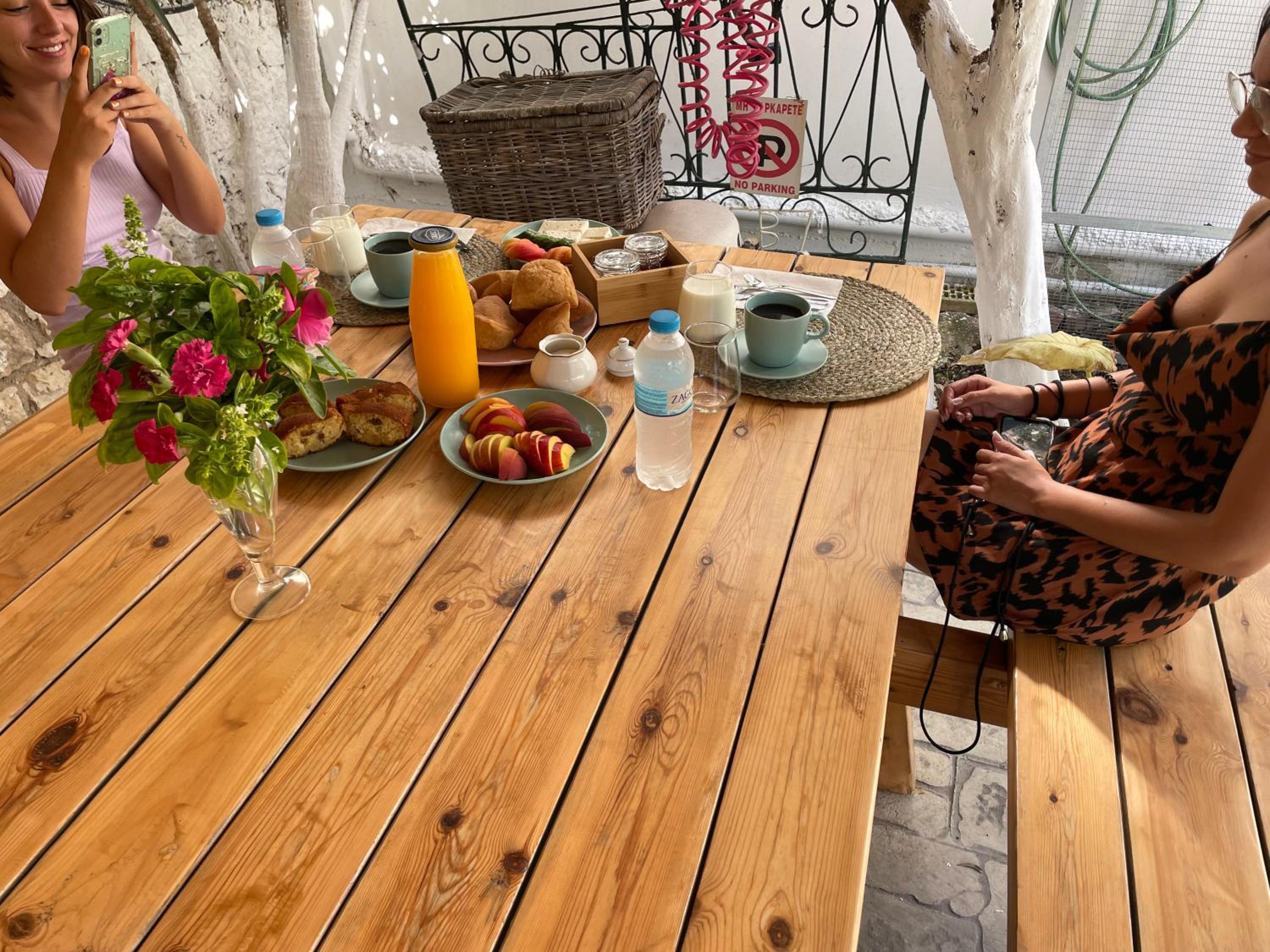 Elpis Guest House