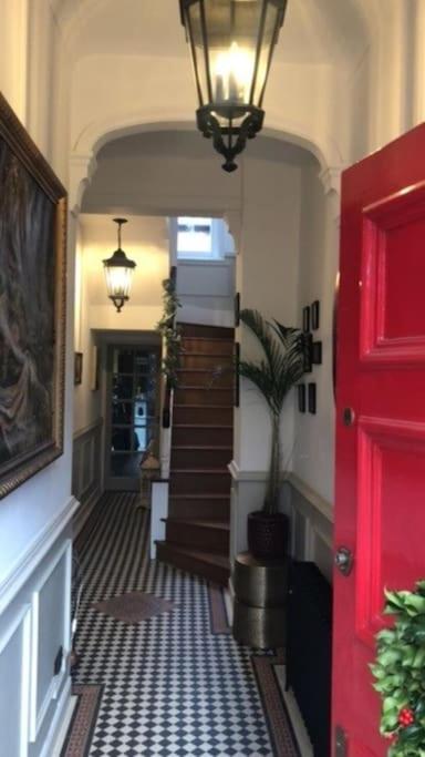 Gorgeous Grade II Listed Georgian House - Leafy Square Views - Central London