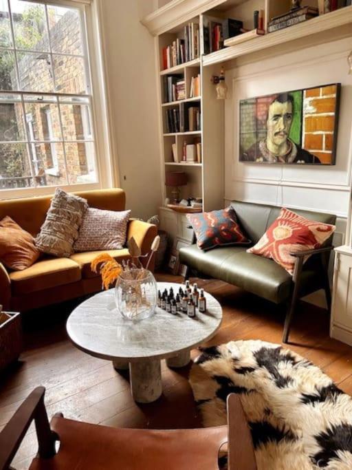 Gorgeous Grade II Listed Georgian House - Leafy Square Views - Central London