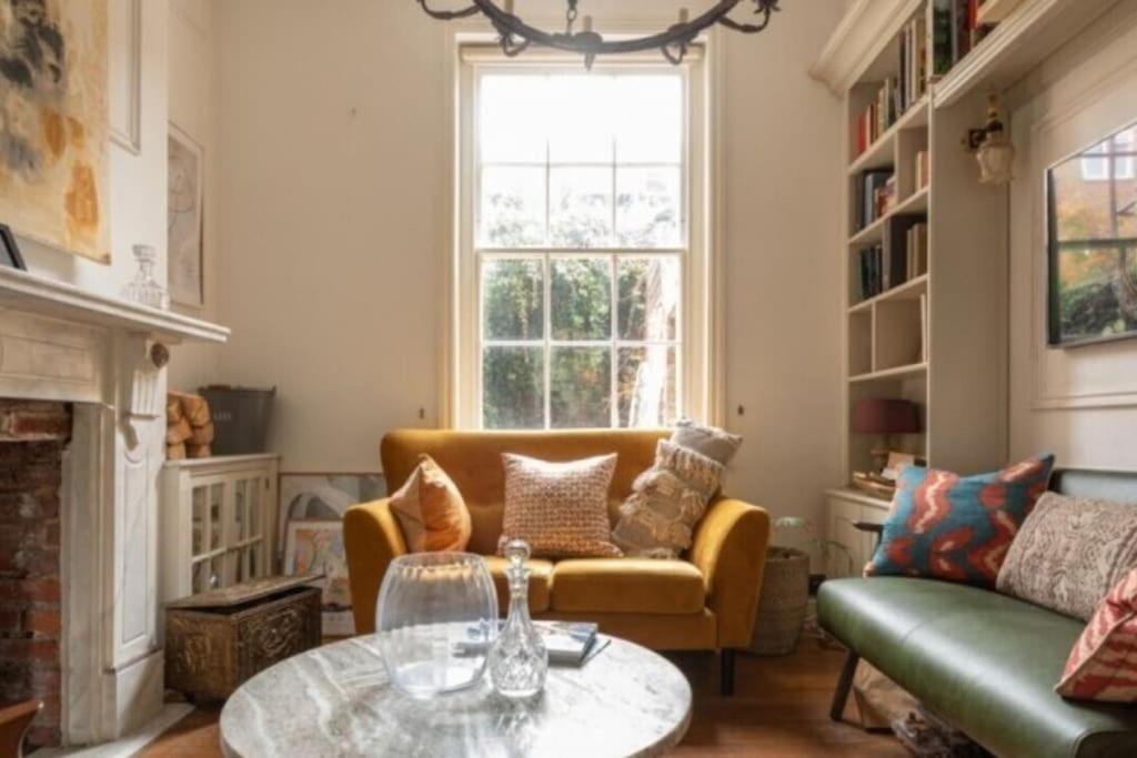 Gorgeous Grade II Listed Georgian House - Leafy Square Views - Central London