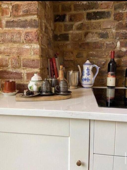 Gorgeous Grade II Listed Georgian House - Leafy Square Views - Central London
