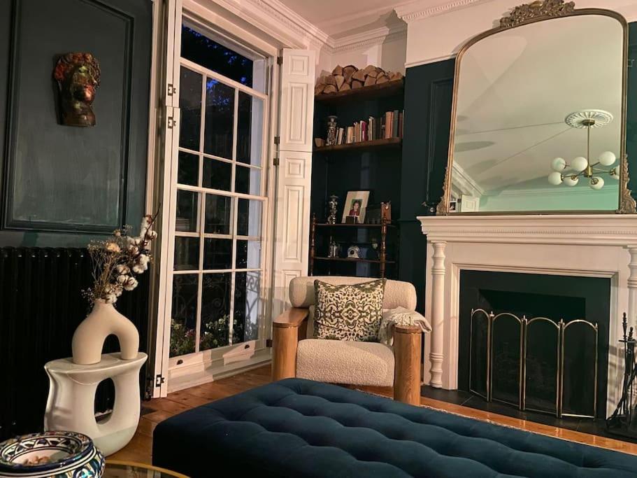 Gorgeous Grade II Listed Georgian House - Leafy Square Views - Central London