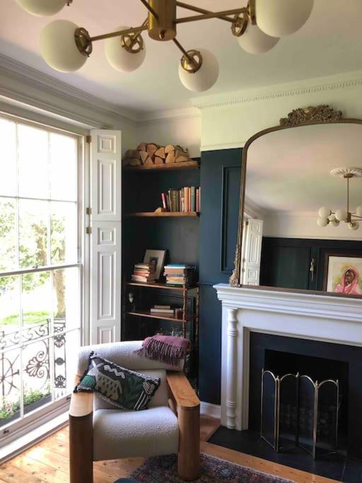 Gorgeous Grade II Listed Georgian House - Leafy Square Views - Central London