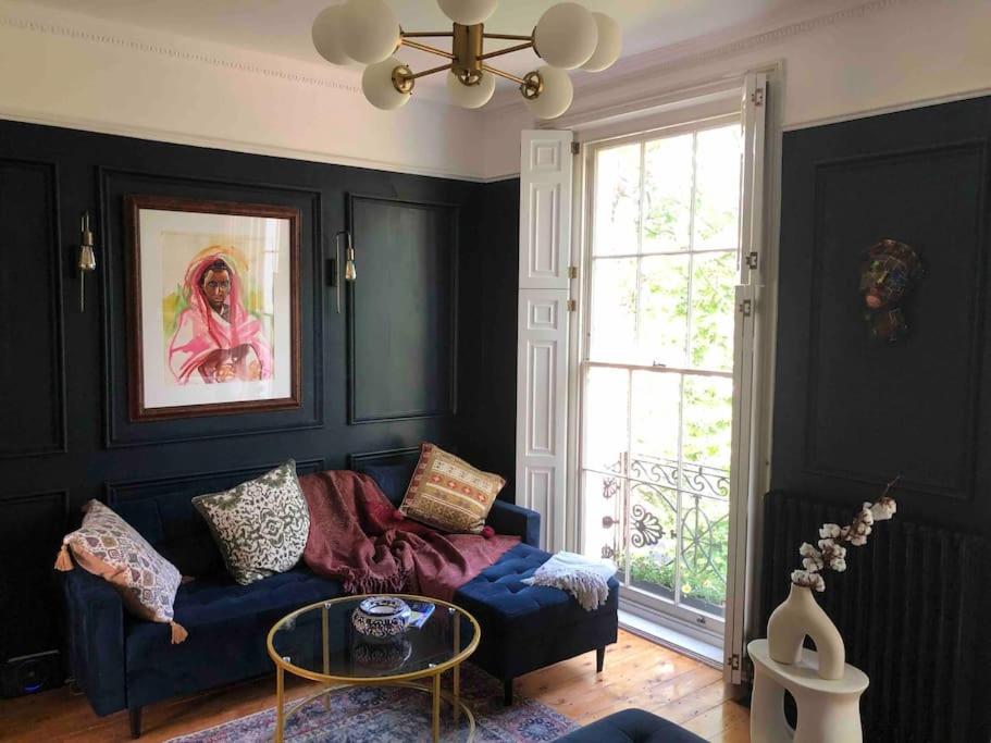 Gorgeous Grade II Listed Georgian House - Leafy Square Views - Central London