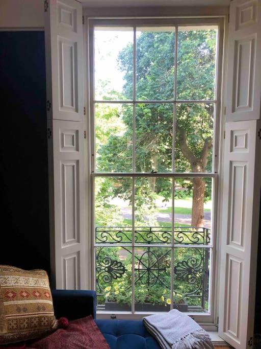 Gorgeous Grade II Listed Georgian House - Leafy Square Views - Central London