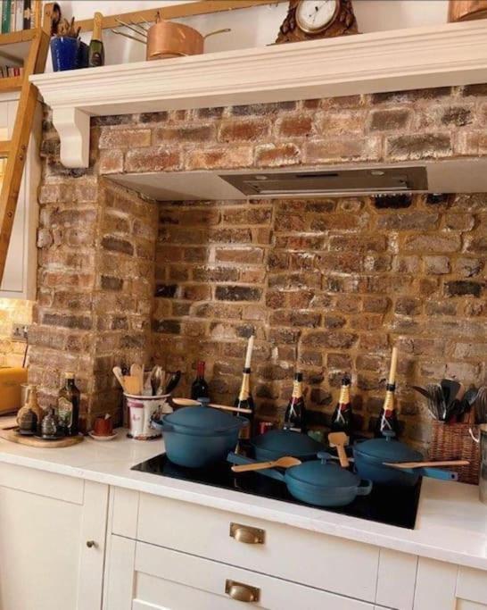 Gorgeous Grade II Listed Georgian House - Leafy Square Views - Central London