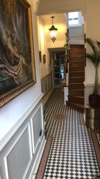 Gorgeous Grade II Listed Georgian House - Leafy Square Views - Central London