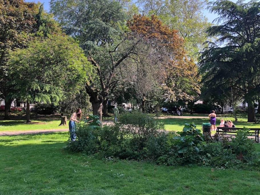 Gorgeous Grade II Listed Georgian House - Leafy Square Views - Central London