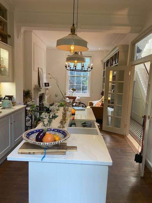 Gorgeous Grade II Listed Georgian House - Leafy Square Views - Central London