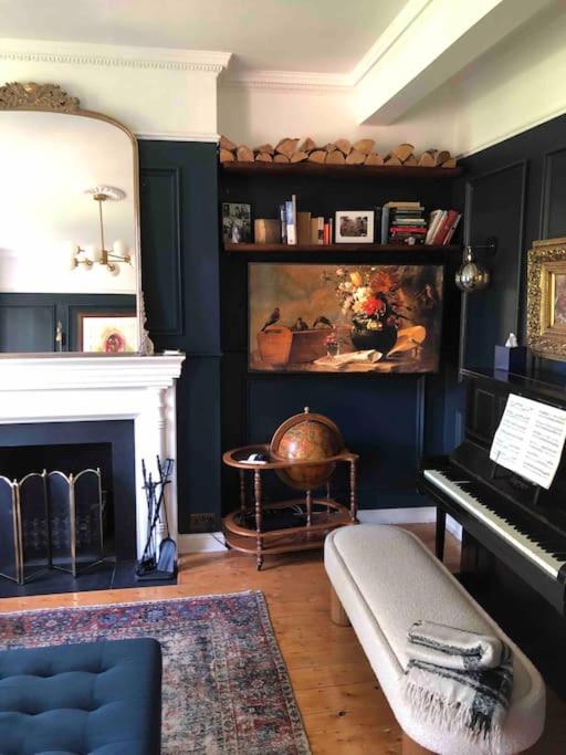 Gorgeous Grade II Listed Georgian House - Leafy Square Views - Central London
