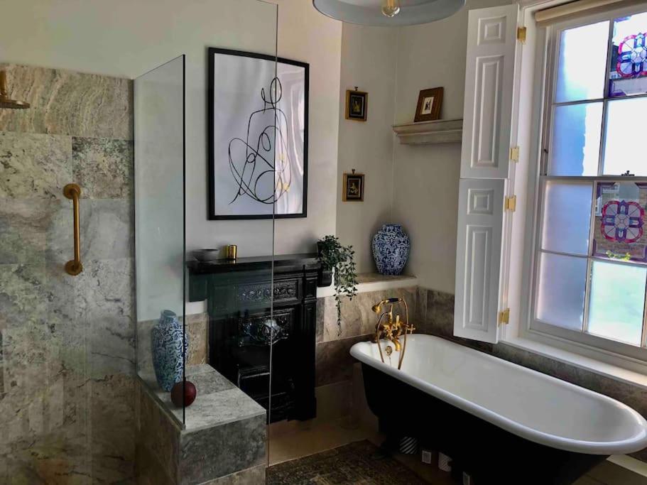 Gorgeous Grade II Listed Georgian House - Leafy Square Views - Central London
