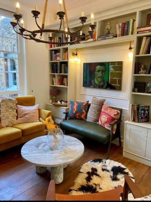 Gorgeous Grade II Listed Georgian House - Leafy Square Views - Central London