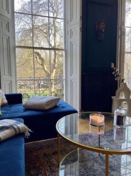Gorgeous Grade II Listed Georgian House - Leafy Square Views - Central London
