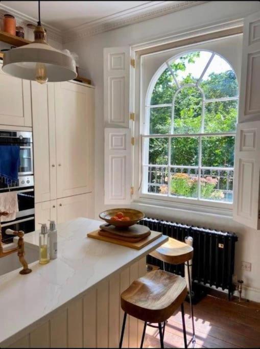 Gorgeous Grade II Listed Georgian House - Leafy Square Views - Central London