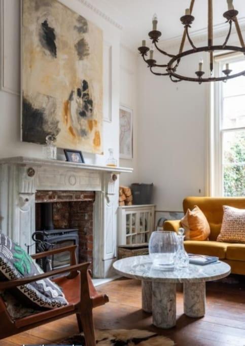 Gorgeous Grade II Listed Georgian House - Leafy Square Views - Central London