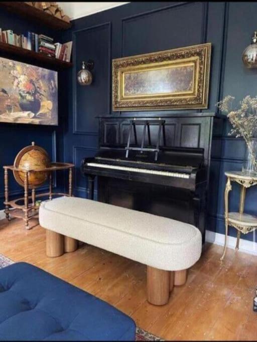 Gorgeous Grade II Listed Georgian House - Leafy Square Views - Central London