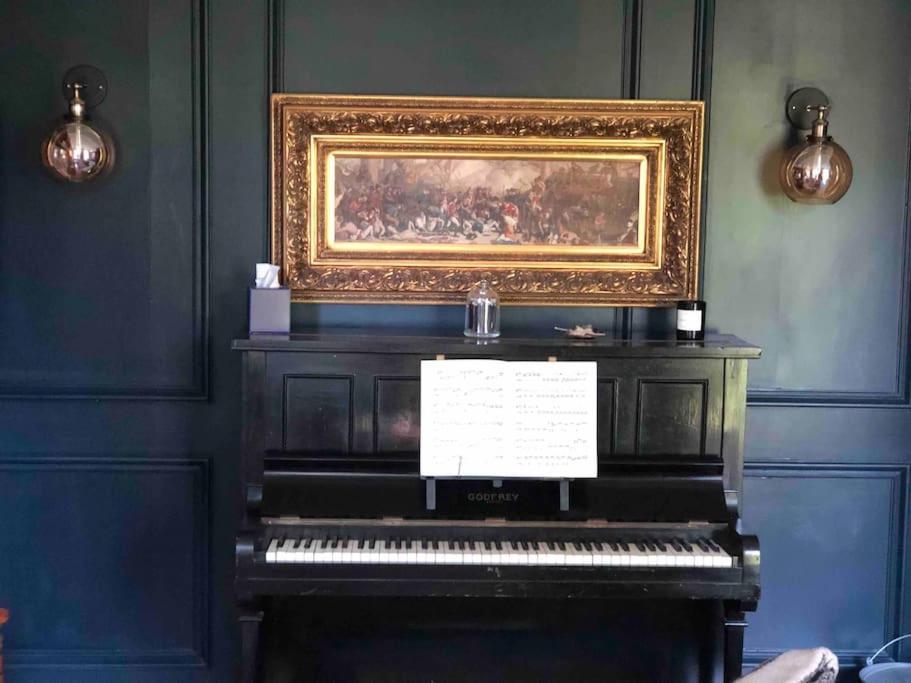 Gorgeous Grade II Listed Georgian House - Leafy Square Views - Central London