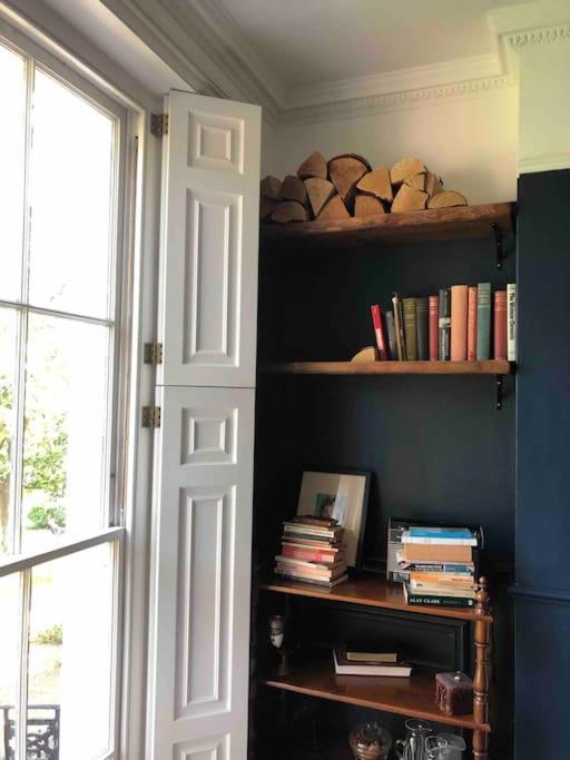 Gorgeous Grade II Listed Georgian House - Leafy Square Views - Central London