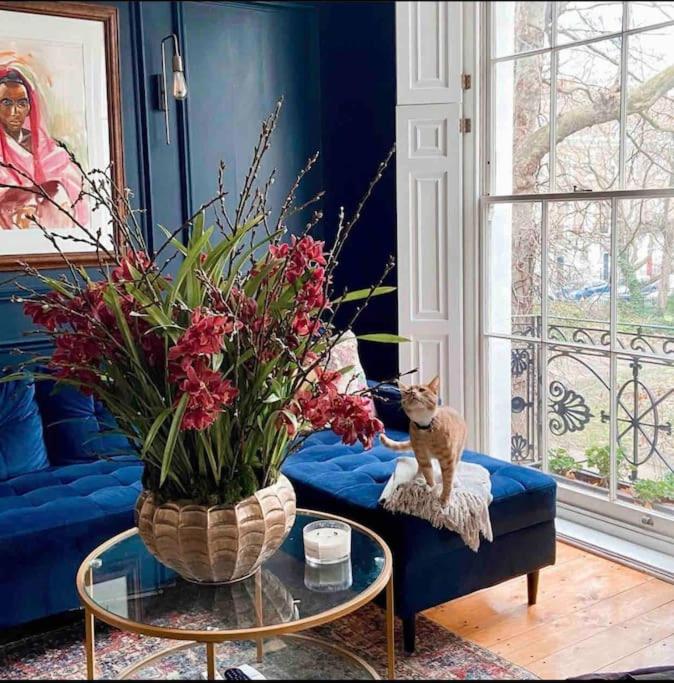 Gorgeous Grade II Listed Georgian House - Leafy Square Views - Central London
