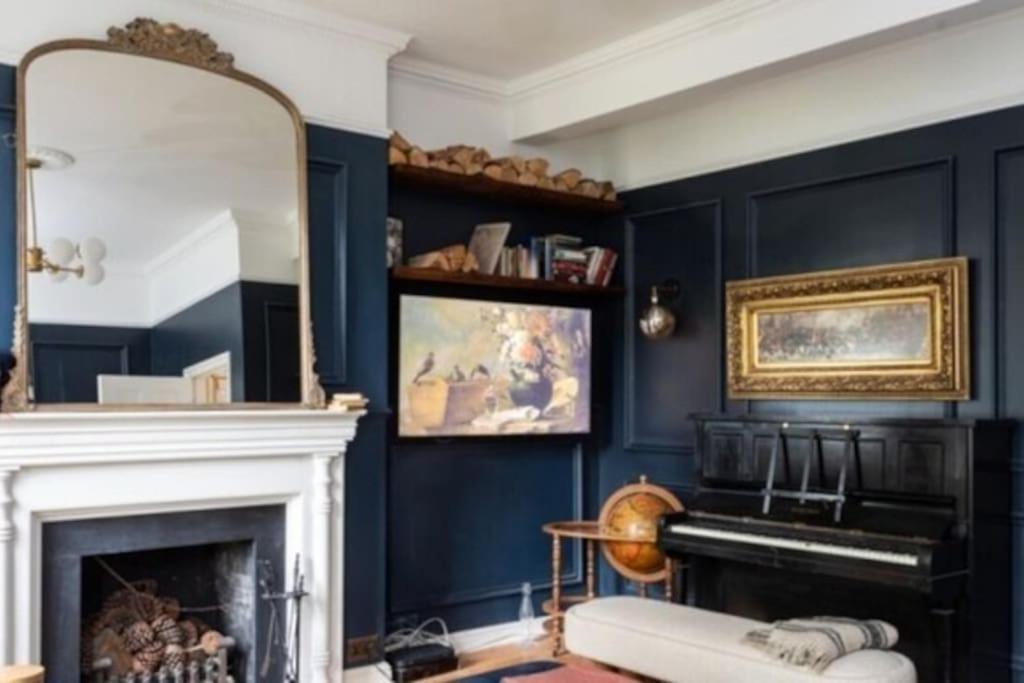 Gorgeous Grade II Listed Georgian House - Leafy Square Views - Central London