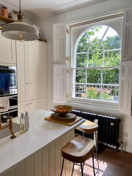 Gorgeous Grade II Listed Georgian House - Leafy Square Views - Central London