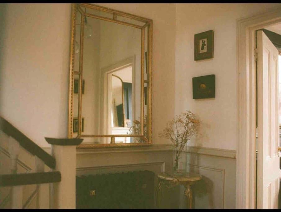 Gorgeous Grade II Listed Georgian House - Leafy Square Views - Central London
