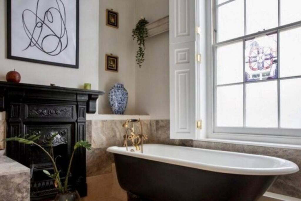 Gorgeous Grade II Listed Georgian House - Leafy Square Views - Central London