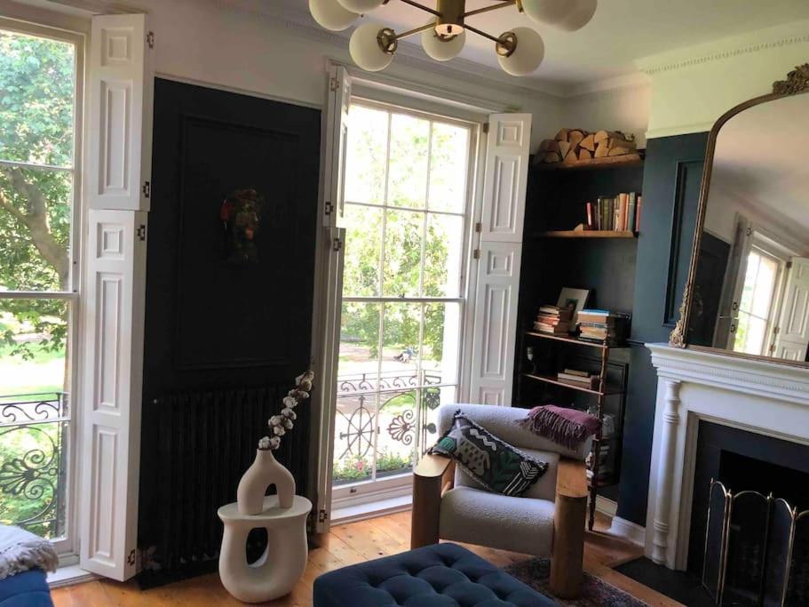Gorgeous Grade II Listed Georgian House - Leafy Square Views - Central London