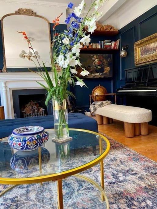 Gorgeous Grade II Listed Georgian House - Leafy Square Views - Central London