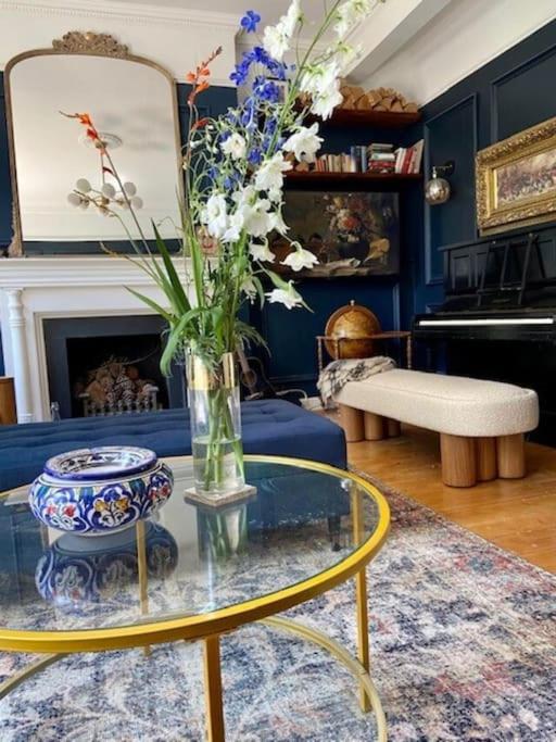 Gorgeous Grade II Listed Georgian House - Leafy Square Views - Central London