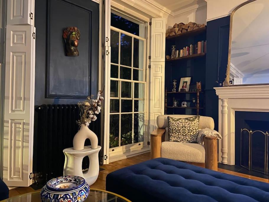 Gorgeous Grade II Listed Georgian House - Leafy Square Views - Central London