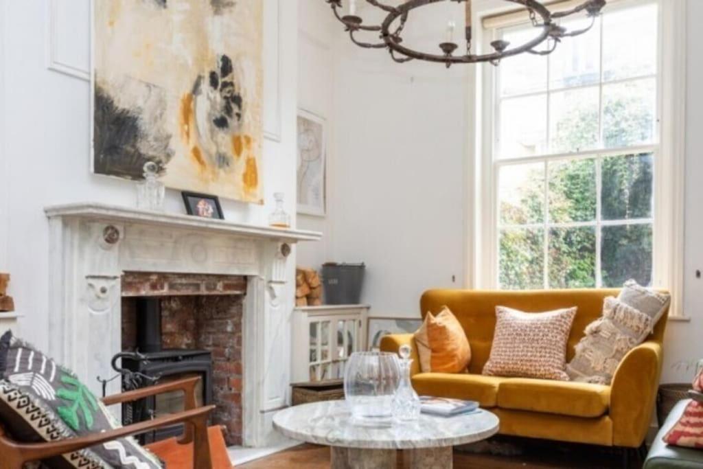 Gorgeous Grade II Listed Georgian House - Leafy Square Views - Central London
