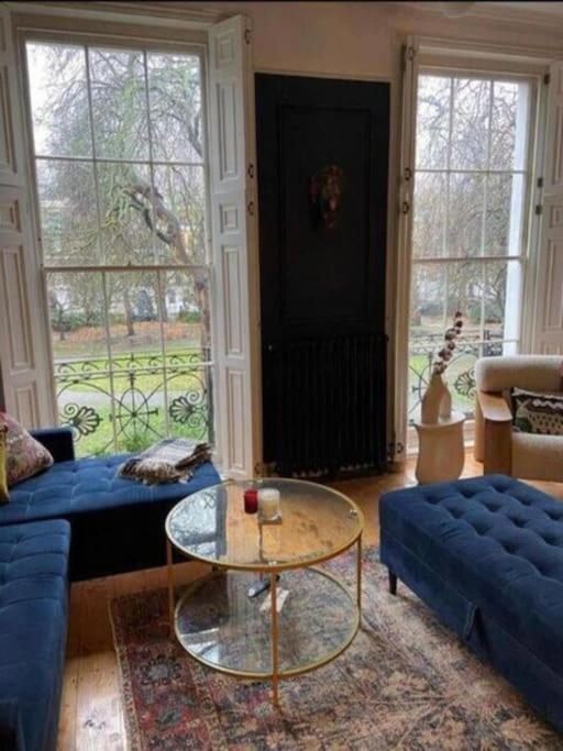 Gorgeous Grade II Listed Georgian House - Leafy Square Views - Central London