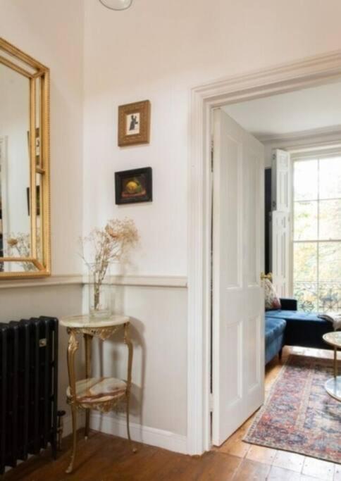 Gorgeous Grade II Listed Georgian House - Leafy Square Views - Central London