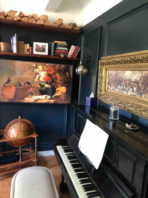 Gorgeous Grade II Listed Georgian House - Leafy Square Views - Central London