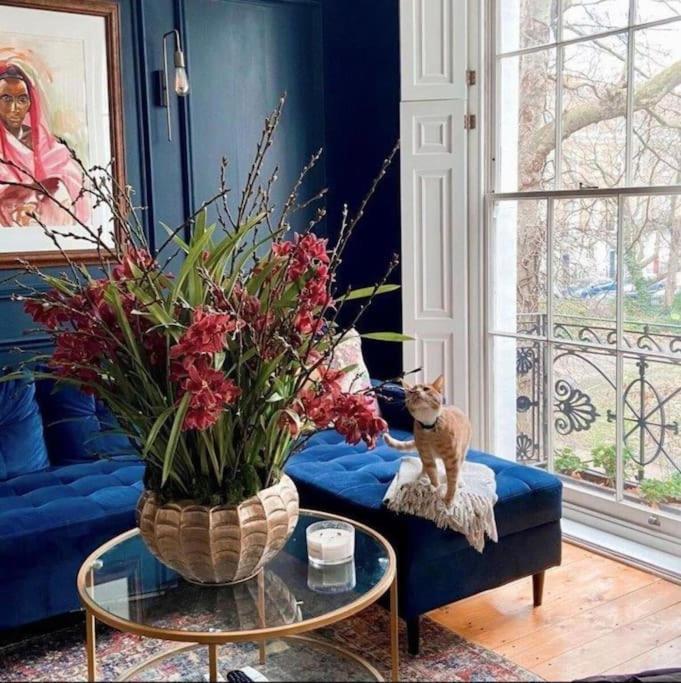 Gorgeous Grade II Listed Georgian House - Leafy Square Views - Central London