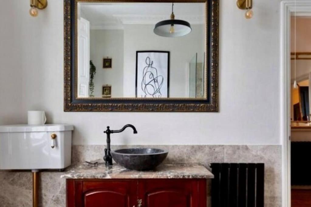 Gorgeous Grade II Listed Georgian House - Leafy Square Views - Central London