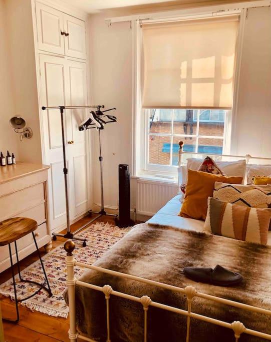 Gorgeous Grade II Listed Georgian House - Leafy Square Views - Central London