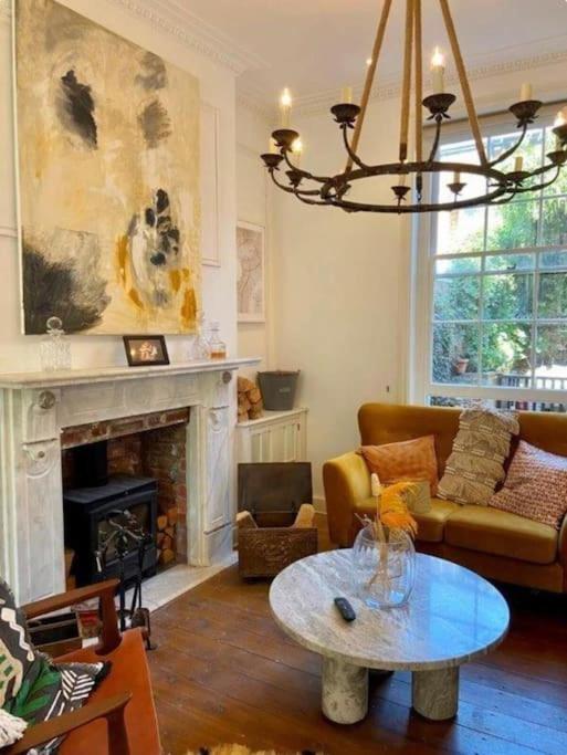 Gorgeous Grade II Listed Georgian House - Leafy Square Views - Central London