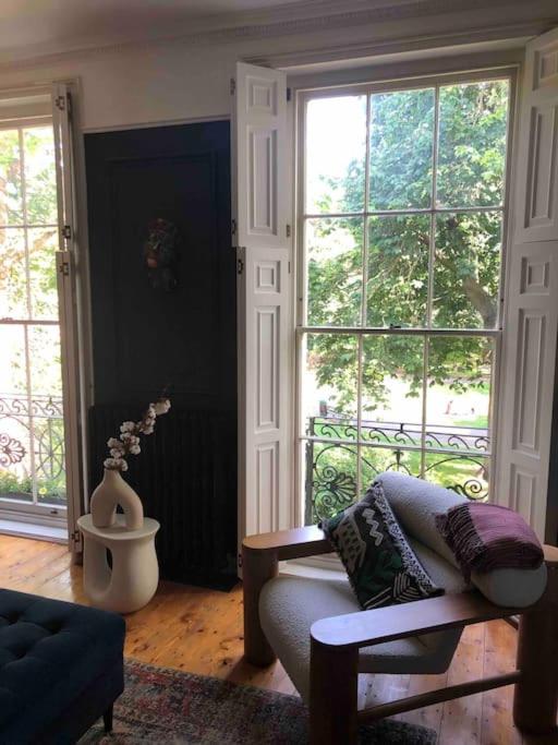 Gorgeous Grade II Listed Georgian House - Leafy Square Views - Central London