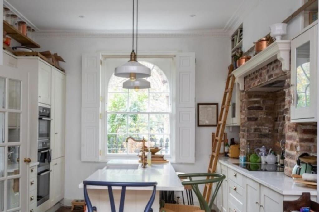 Gorgeous Grade II Listed Georgian House - Leafy Square Views - Central London