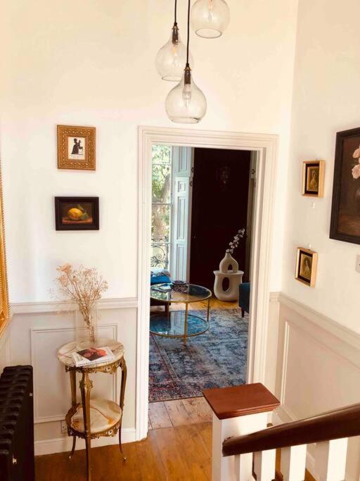 Gorgeous Grade II Listed Georgian House - Leafy Square Views - Central London